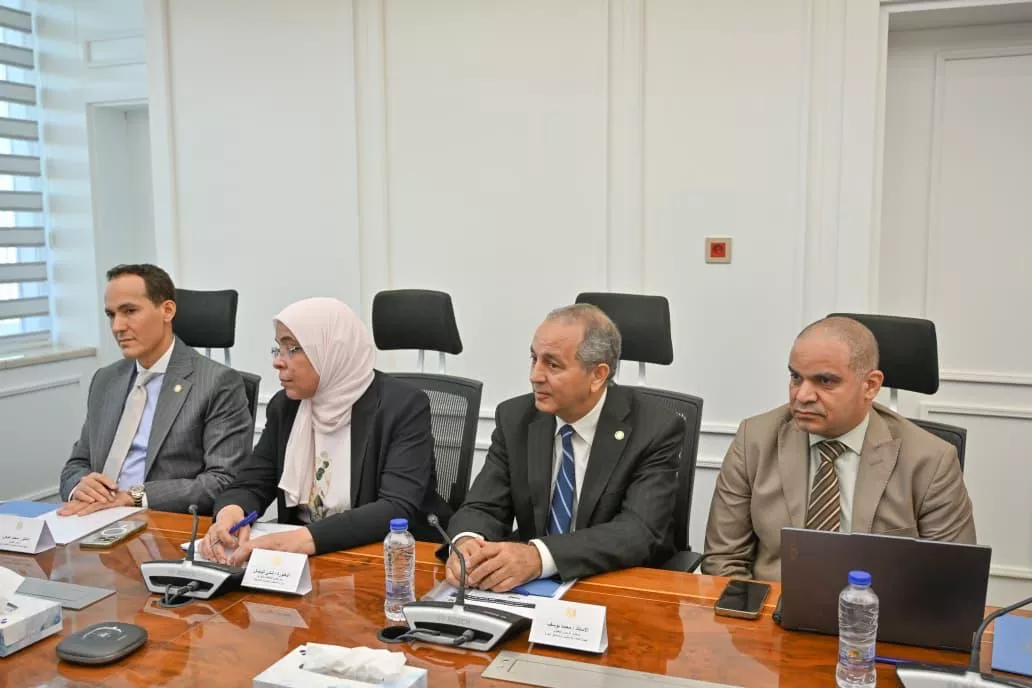 وزير الاستثمار يجتمع مع مسؤولي شركة بروكتر آند جامبل 