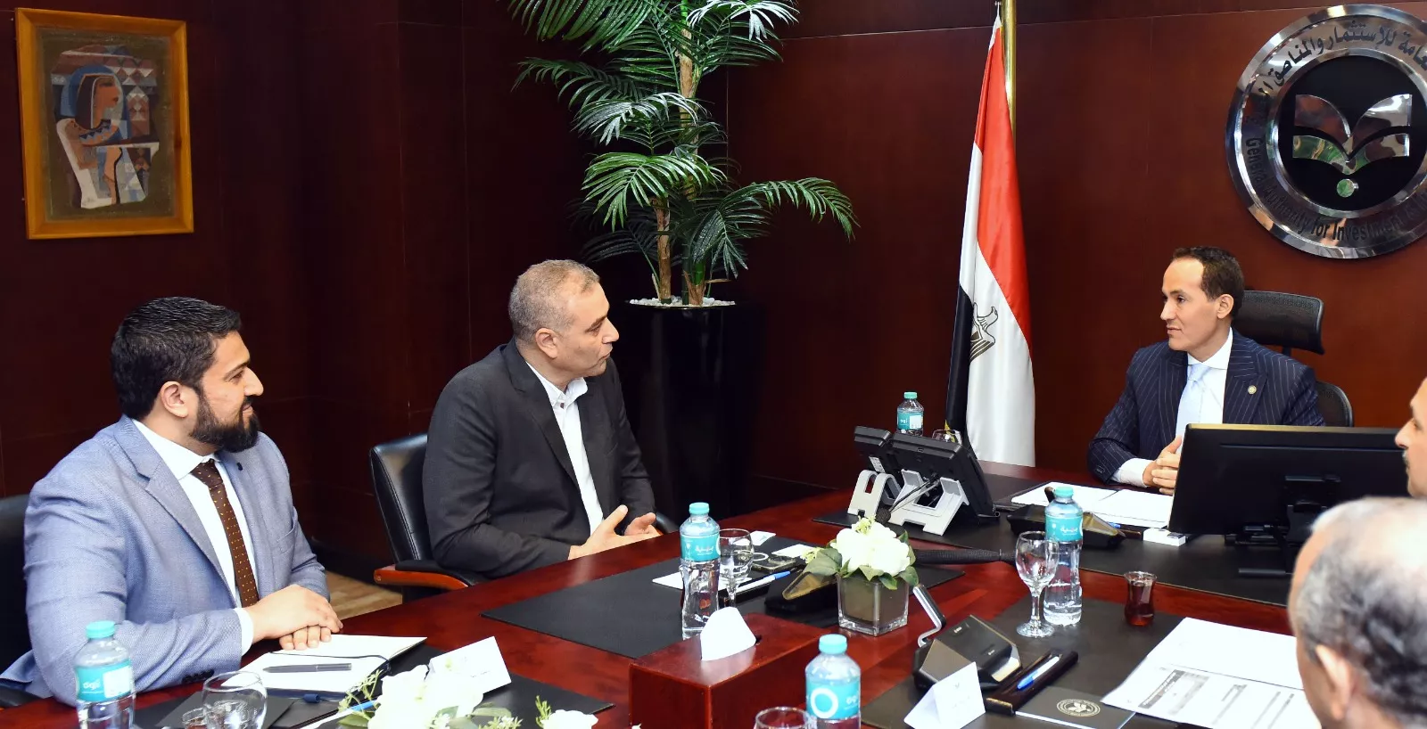 رئيس هيئة الاستثمار يجتمع مع مسؤولي جارديان جلاس