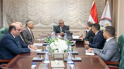 «الإنتاج الحربي» تبحث مع «تاليس» توطين تكنولوجيا صناعة مكونات أجهزة الاتصالات