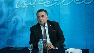 رئيس البورصة المصرية يبحث مع شركات السمسرة سبل تعزيز كفاءة السوق