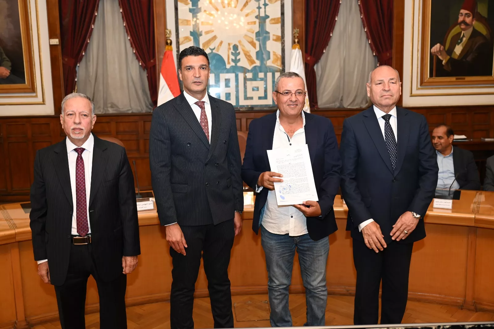 تسليم 40 عقدًا للمصانع والورش بمنطقة شق الثعبان الصناعية 