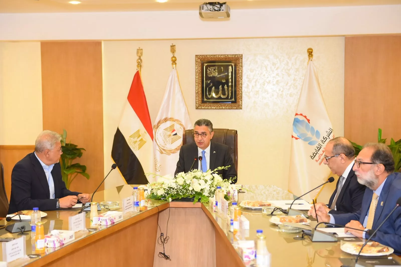وزير التموين يترأس اجتماع الشركة القابضة للصناعات الغذائية