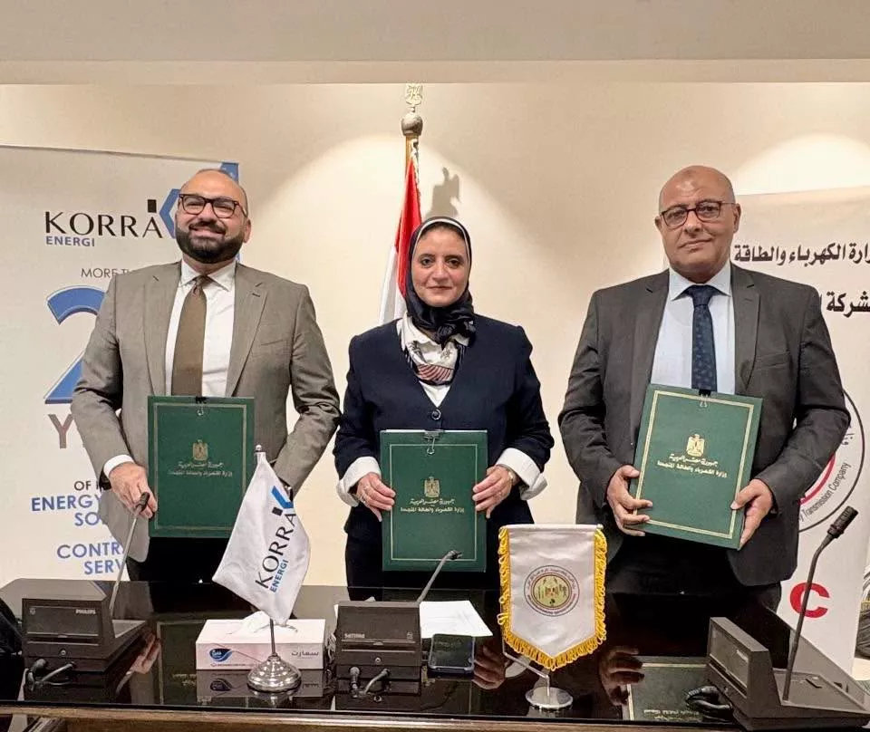 المصرية لنقل الكهرباء توقع عقد تنفيذ المرحلة الثالثة من خط أوراسكوم الحوامدية