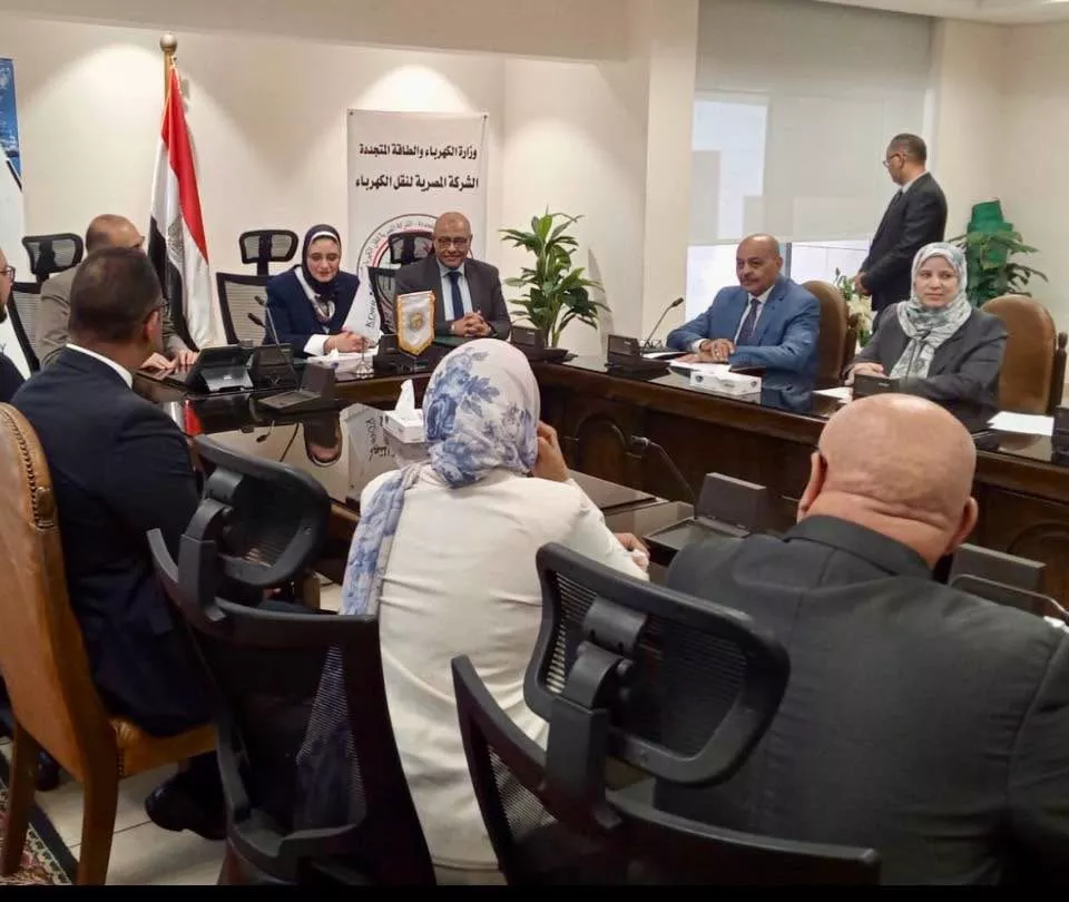 المصرية لنقل الكهرباء توقع عقد تنفيذ المرحلة الثالثة من خط أوراسكوم الحوامدية