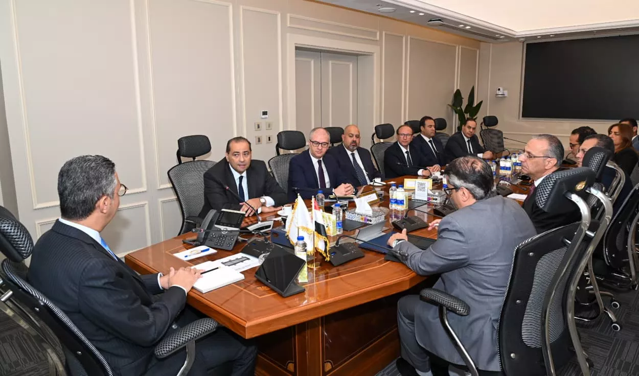 وزير التموين يجتمع مع قيادات الشركة المصرية للاتصالات