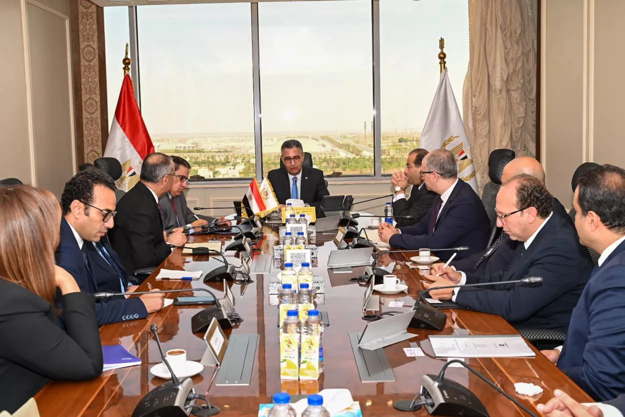 وزير التموين يجتمع مع قيادات الشركة المصرية للاتصالات
