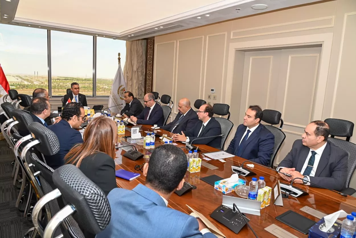 وزير التموين يجتمع مع قيادات الشركة المصرية للاتصالات