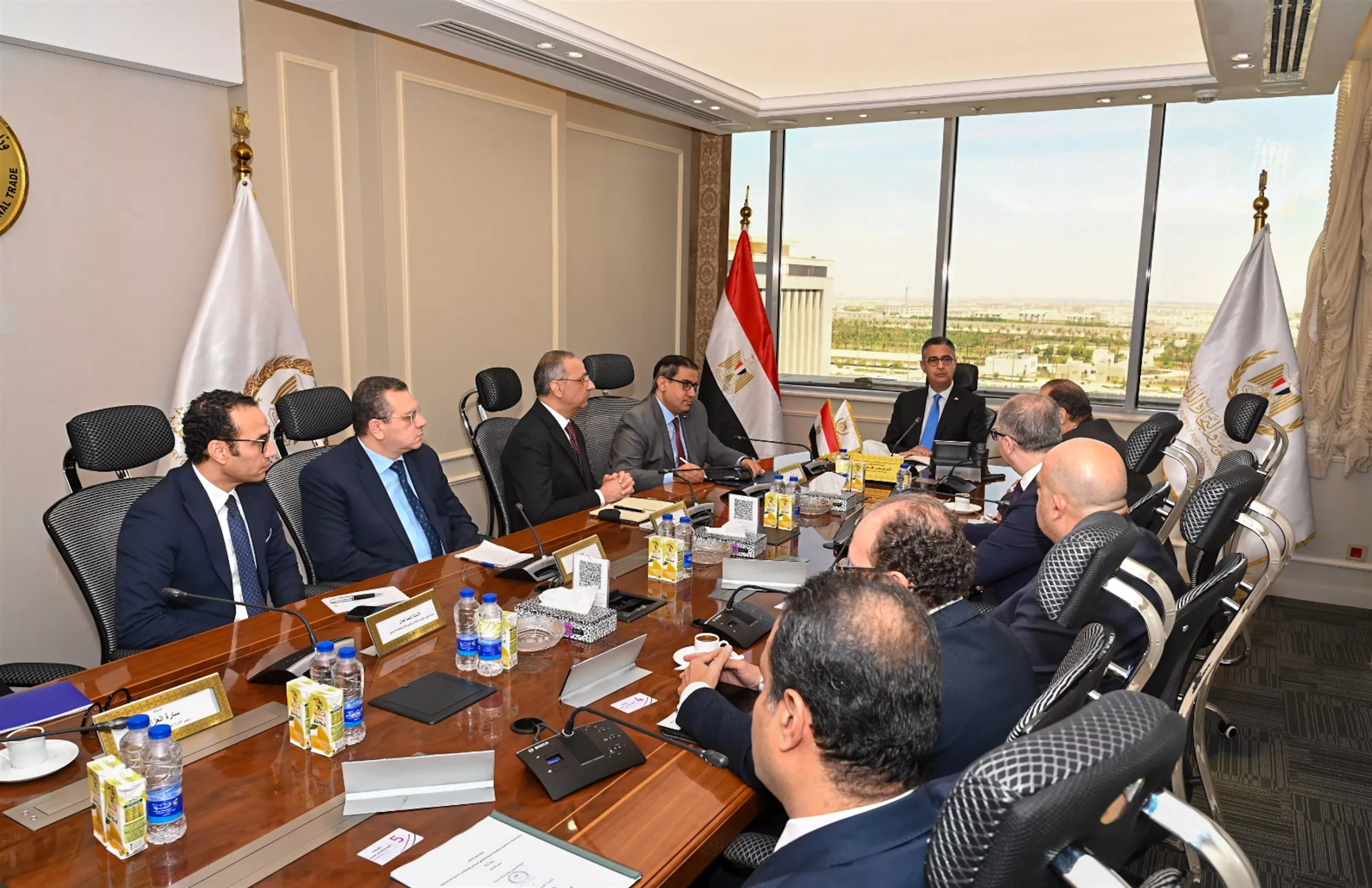 وزير التموين يجتمع مع قيادات الشركة المصرية للاتصالات