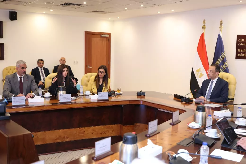 وزير الاتصالات يلتقي أعضاء لجنة التحول الرقمى بغرفة التجارة الأمريكية