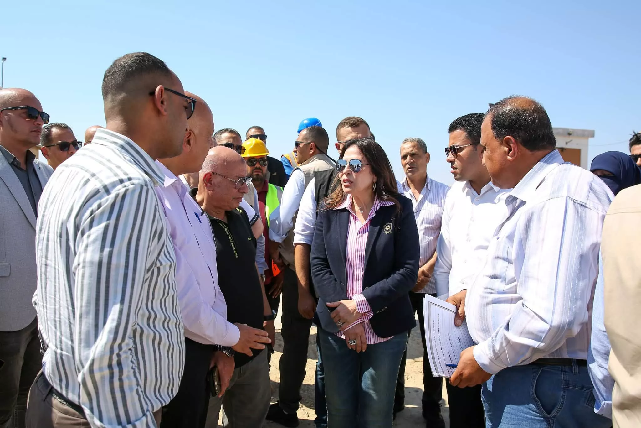 وزيرة الإسكان تتفقد محطة معالجة الصرف الصحي بمرسى مطروح