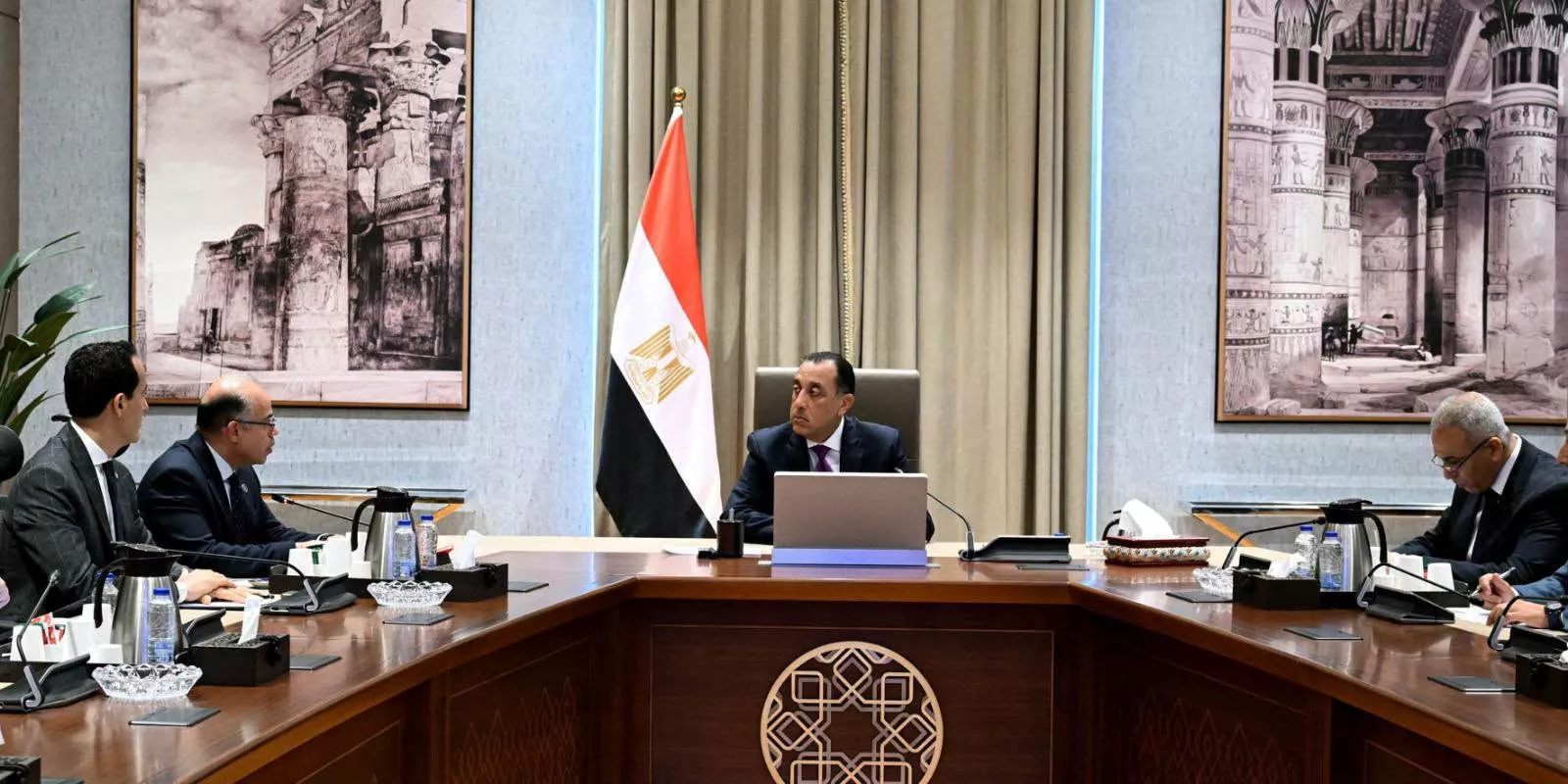 رئيس الوزراء يتابع عدد من ملفات عمل وزارة الاستثمار