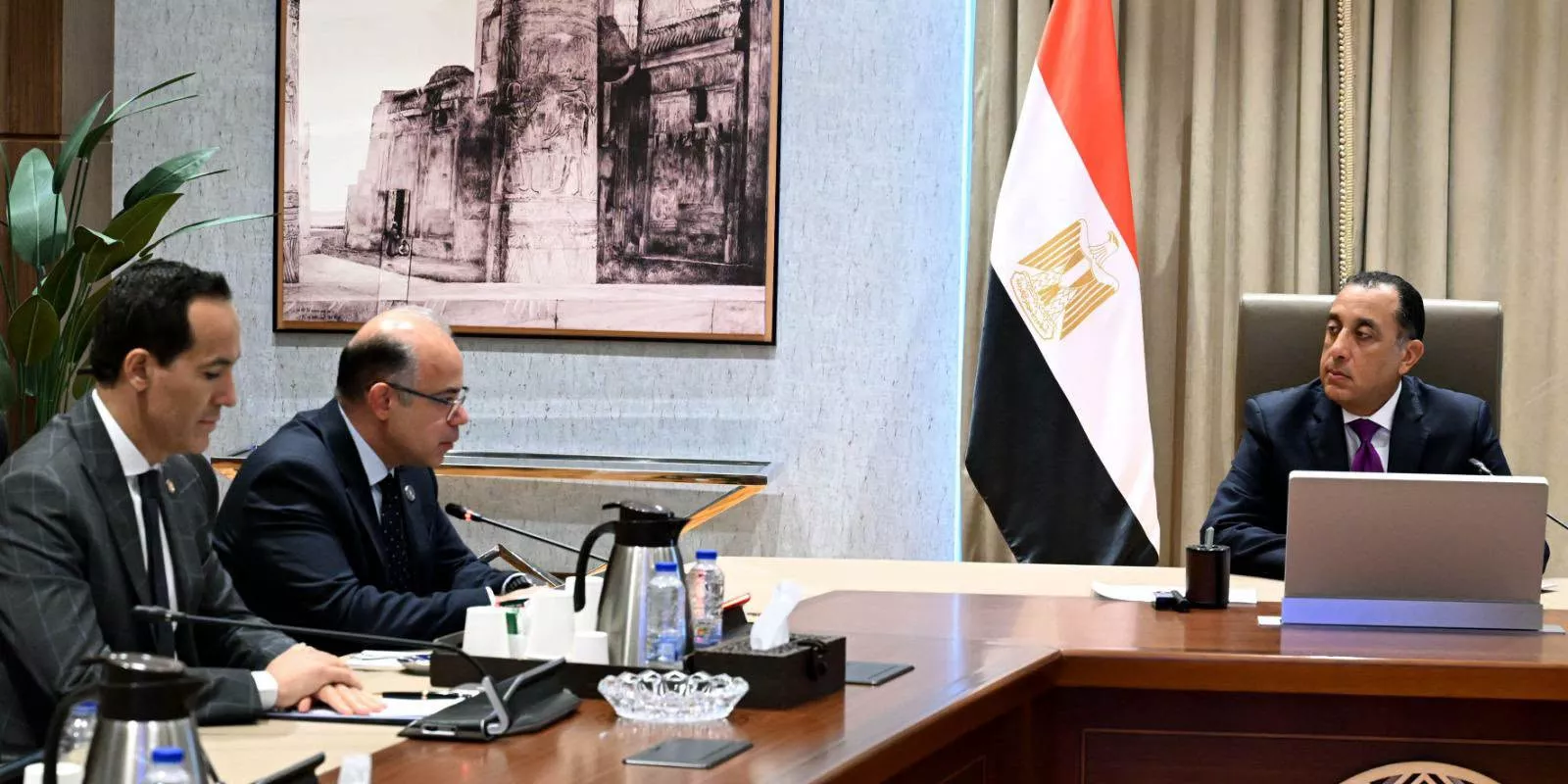 رئيس الوزراء يتابع عدد من ملفات عمل وزارة الاستثمار