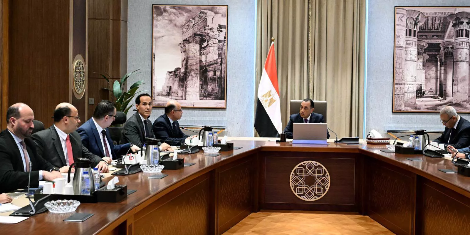رئيس الوزراء يتابع عدد من ملفات عمل وزارة الاستثمار