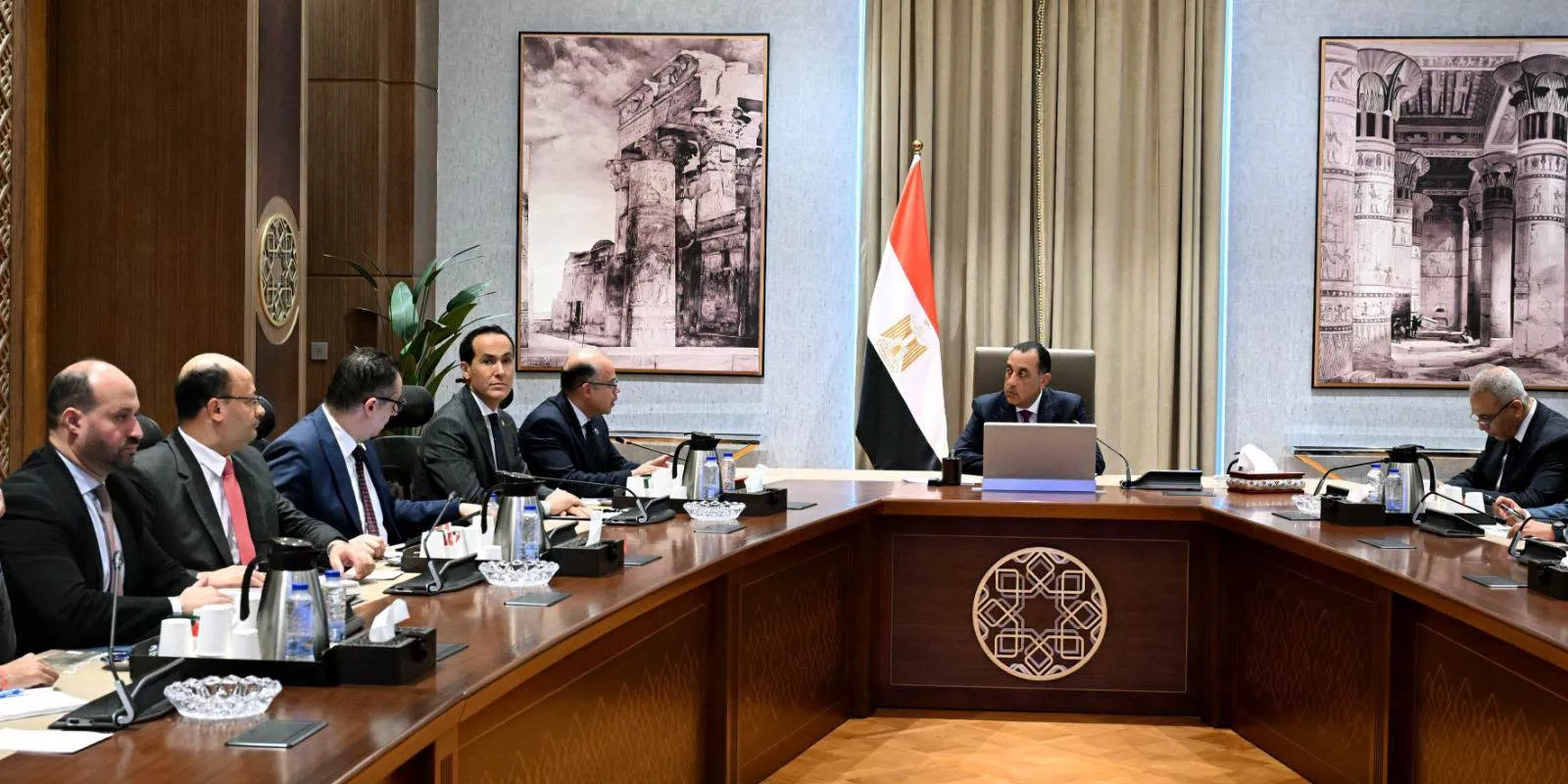 رئيس الوزراء يتابع عدد من ملفات عمل وزارة الاستثمار
