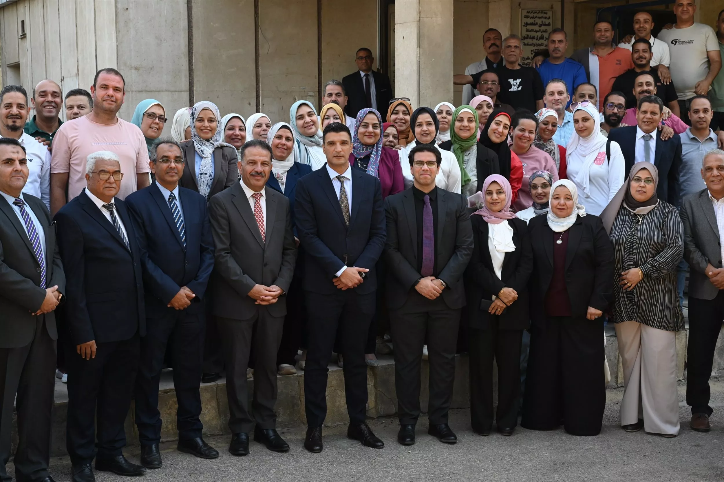 وزير الصناعة يتفقد مقر مصلحة الرقابة الصناعية