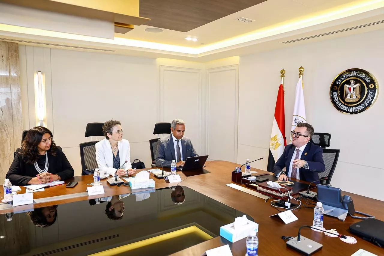 وزير التخطيط يجتمع مع فريق من مجموعة البنك الدولي