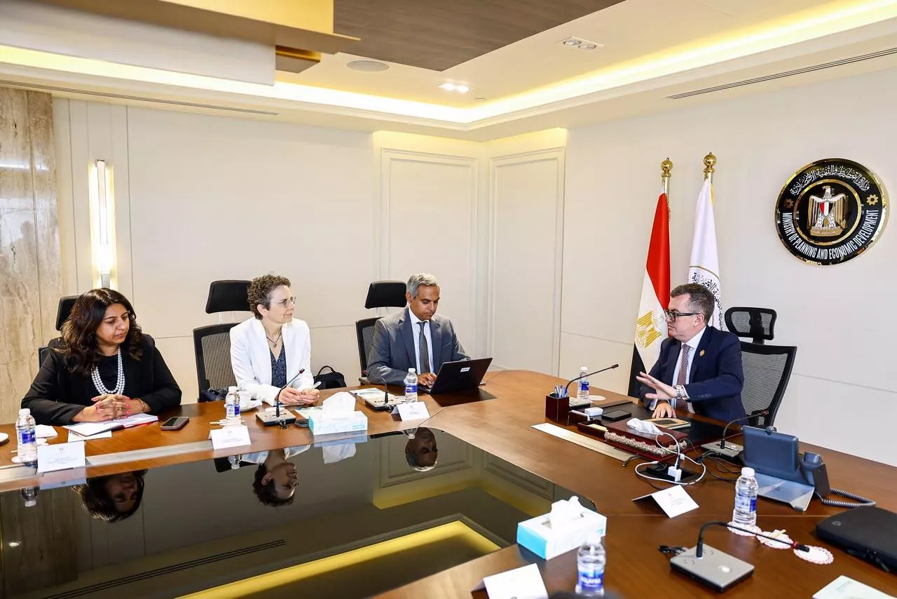وزير التخطيط يجتمع مع فريق من مجموعة البنك الدولي