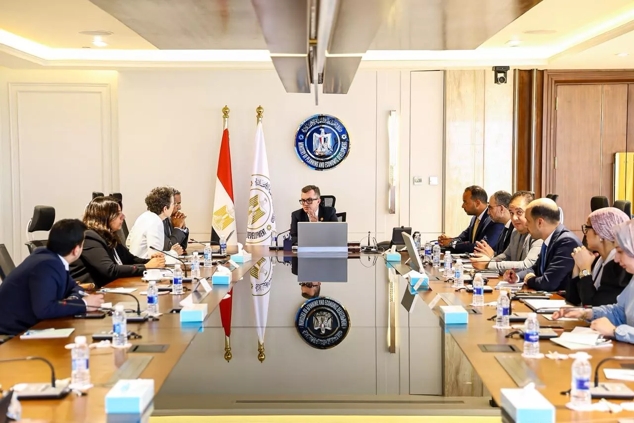 وزير التخطيط يجتمع مع فريق من مجموعة البنك الدولي