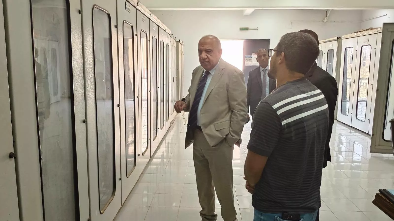 وزير الكهرباء يتفقد محطة محولات القاهرة الجديدة