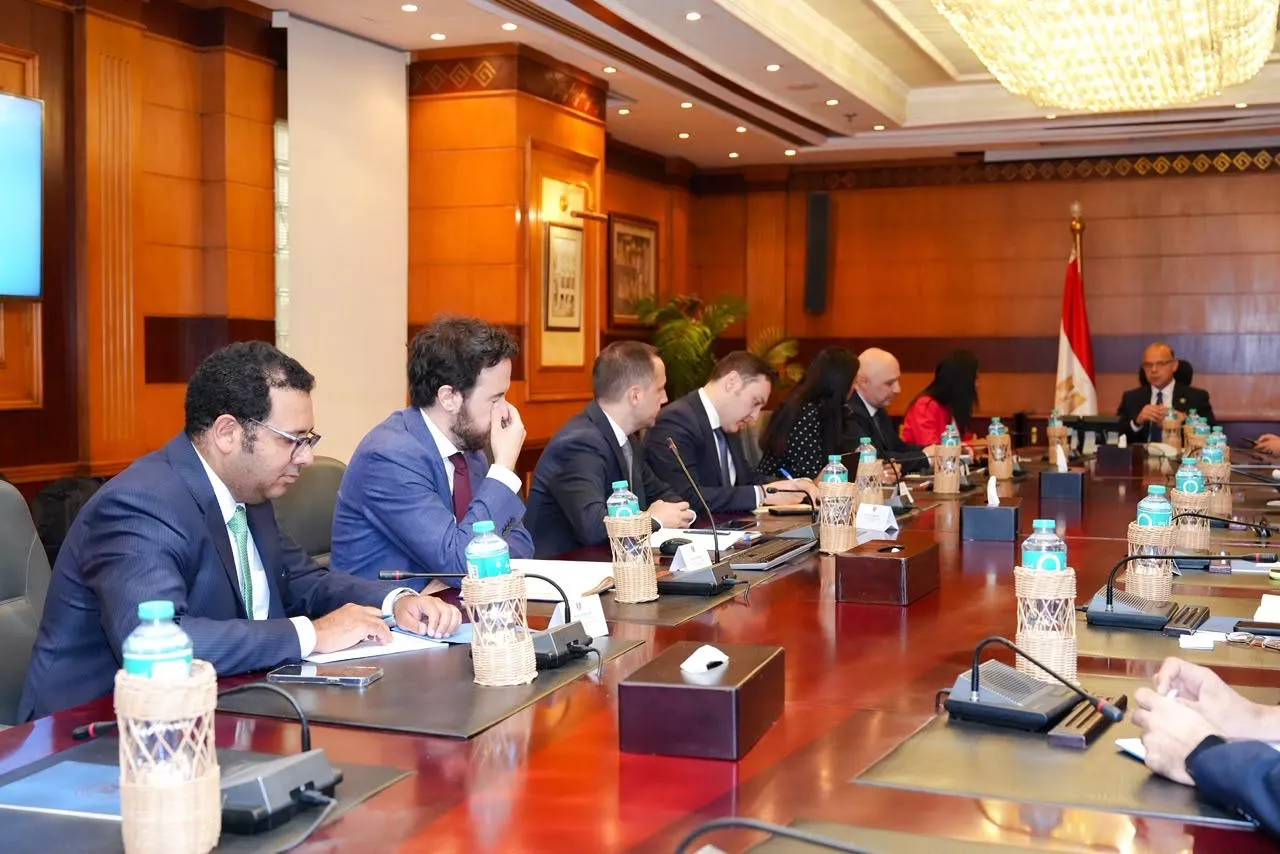 بحث فرص ضخ استثمارات جديدة في قطاع الرعاية الصحية