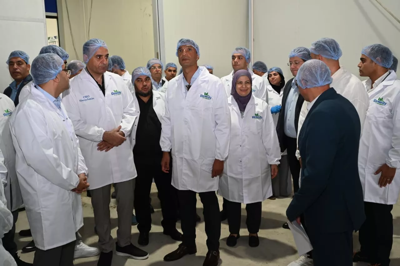 وزير الصناعة يتفقد مصنع السويدي للخضروات المجمدة