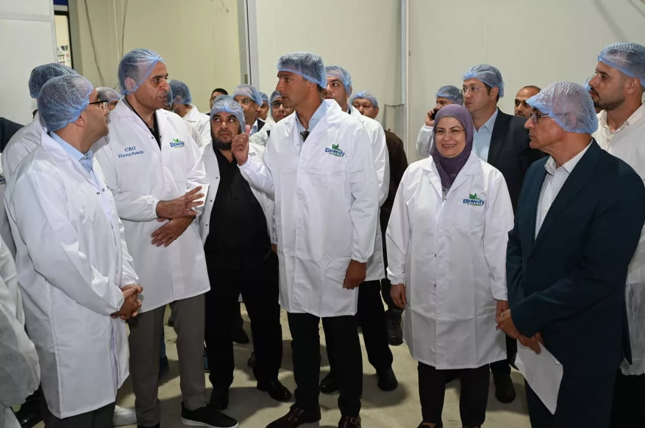وزير الصناعة يتفقد مصنع السويدي للخضروات المجمدة
