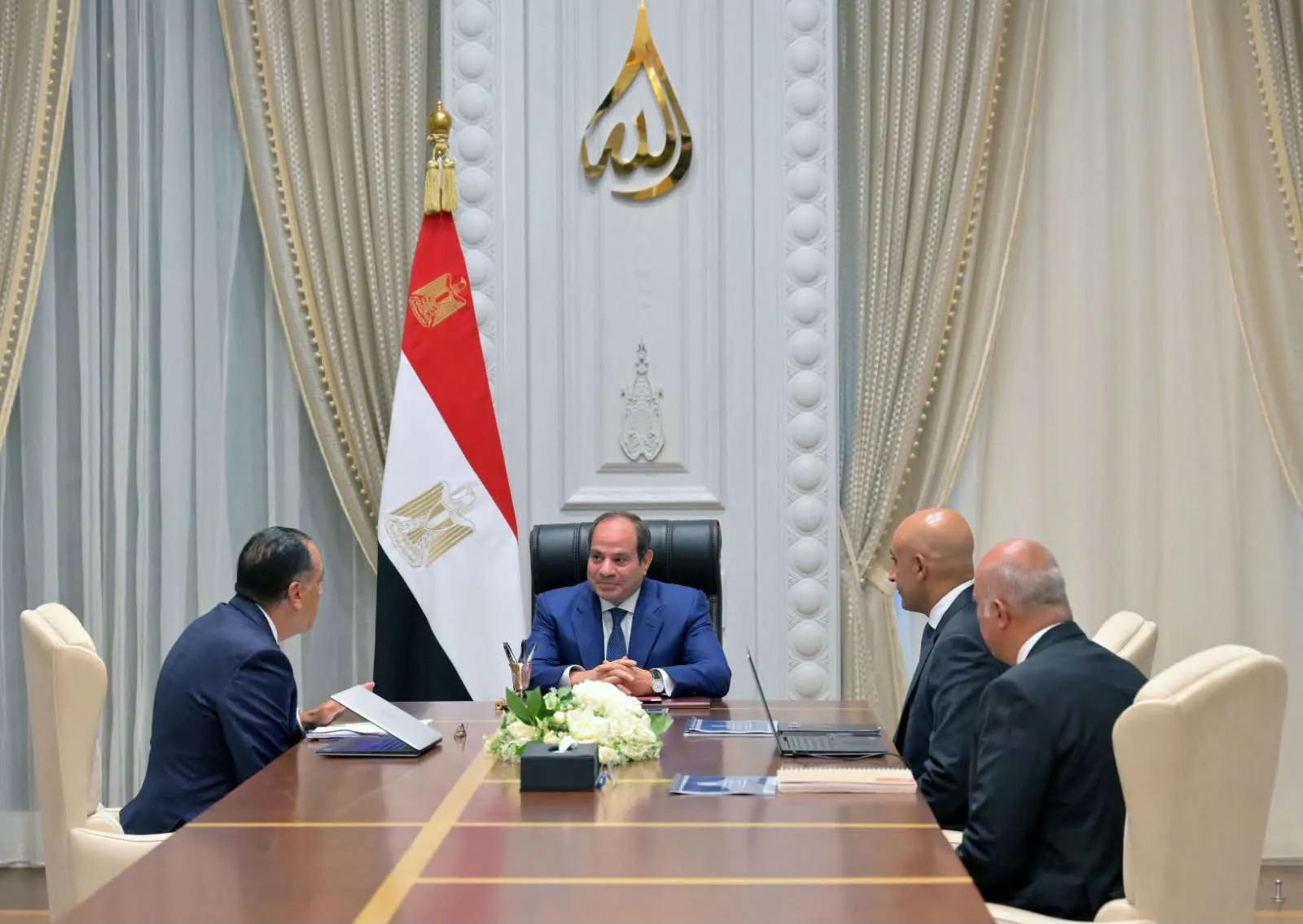 الرئيس السيسى يجتمع برئيس الوزراء ووزير التربية والتعليم