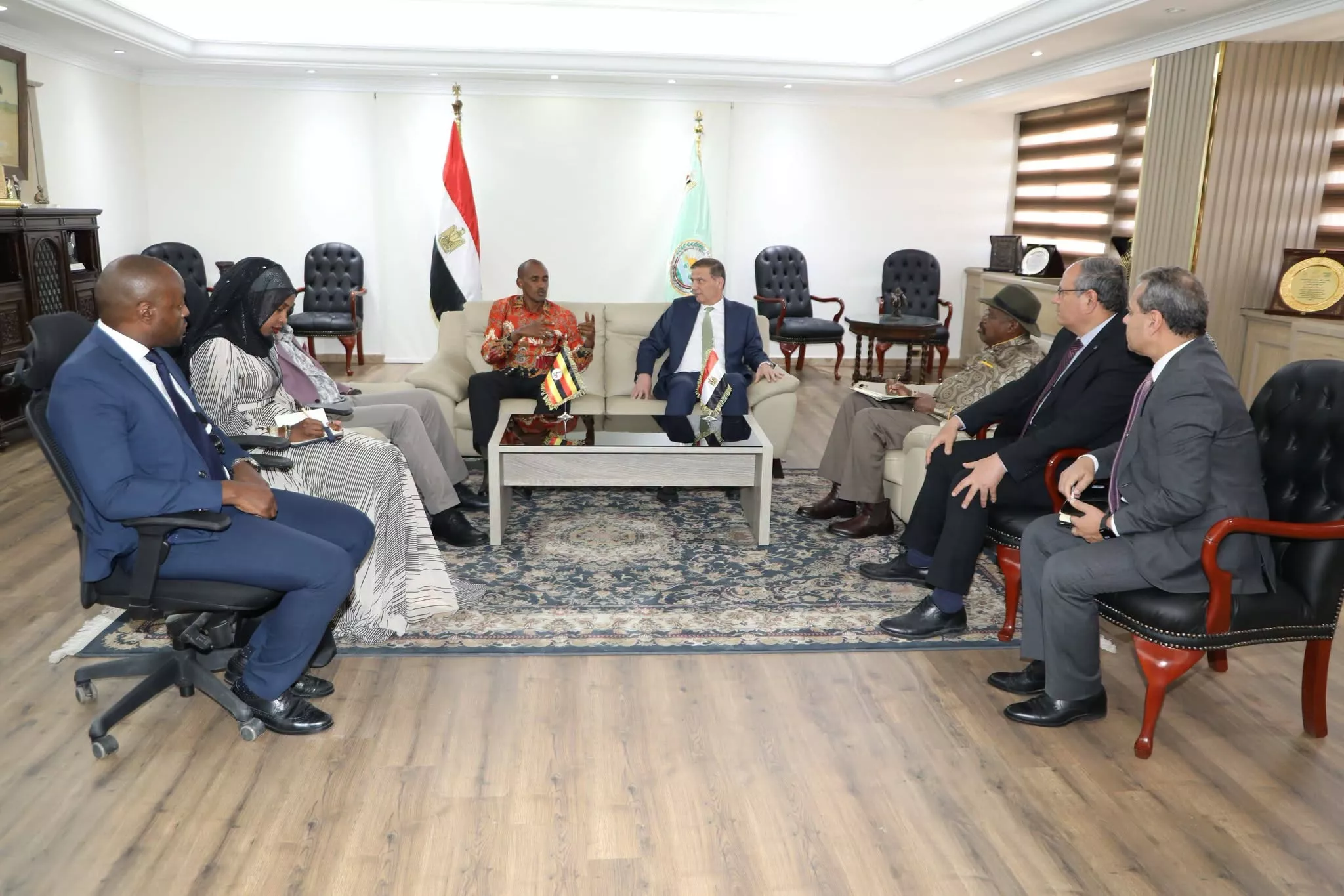وزير الزراعة يجتمع مع نظيره الأوغندي ووزير الدولة للثروة الحيوانية
