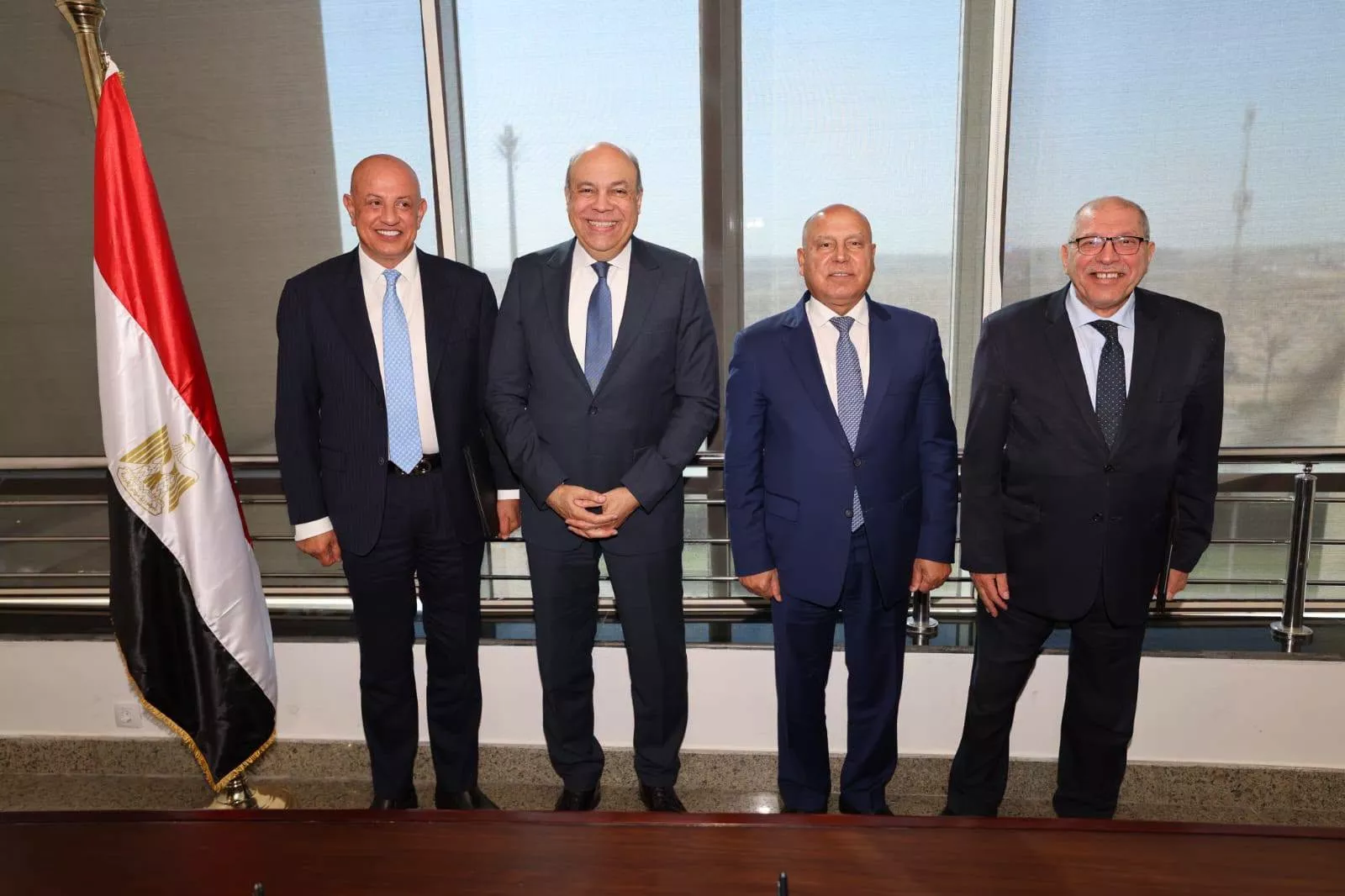 وزيرا الطيران والنقل يشهدان توقيع بروتوكول لتطوير وصيانة الممرات والطرق الداخلية بالمطارات المصرية