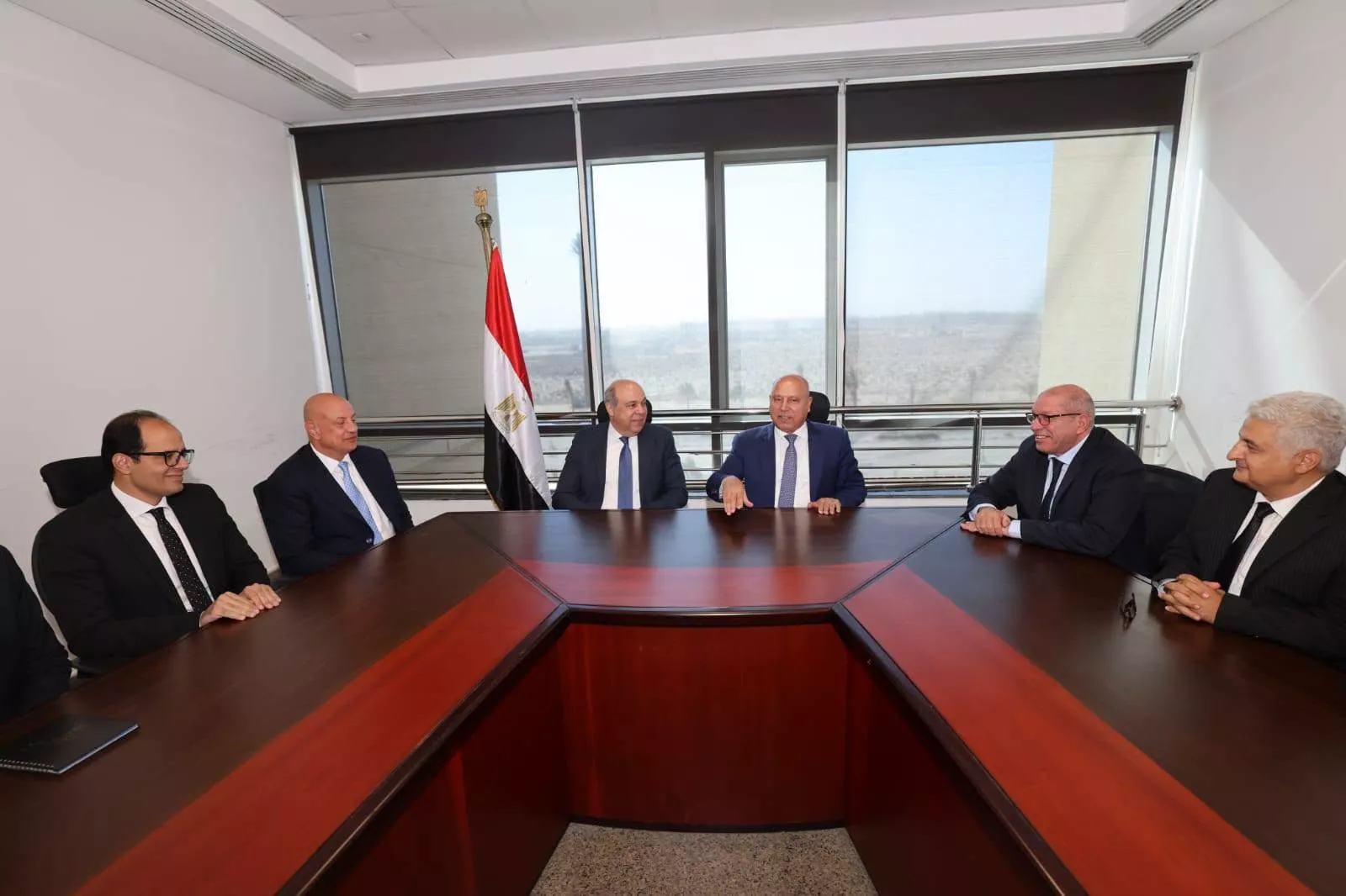 وزيرا الطيران والنقل يشهدان توقيع بروتوكول لتطوير وصيانة الممرات والطرق الداخلية بالمطارات المصرية