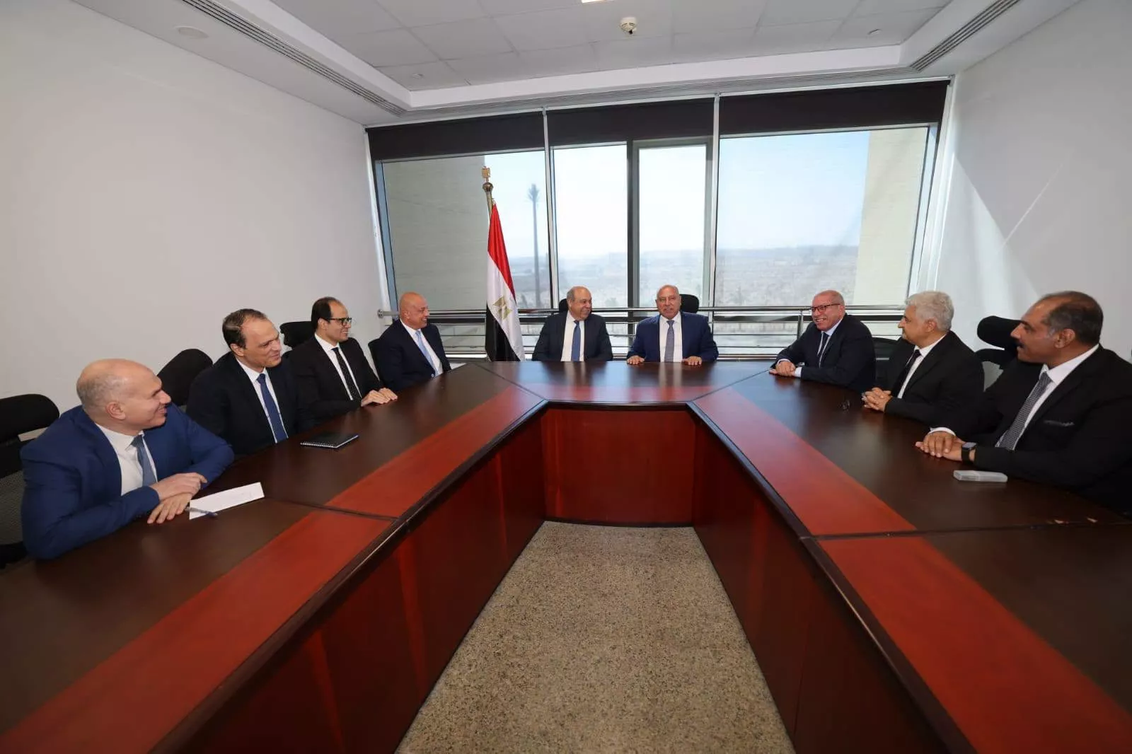 وزيرا الطيران والنقل يشهدان توقيع بروتوكول لتطوير وصيانة الممرات والطرق الداخلية بالمطارات المصرية