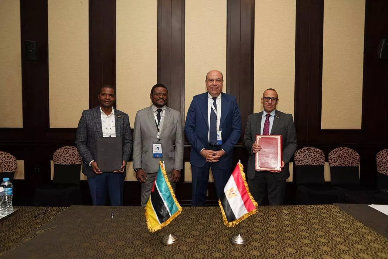 وزير الطيران المدني يشهد توقيع مذكرة تفاهم بين مصر وموزمبيق