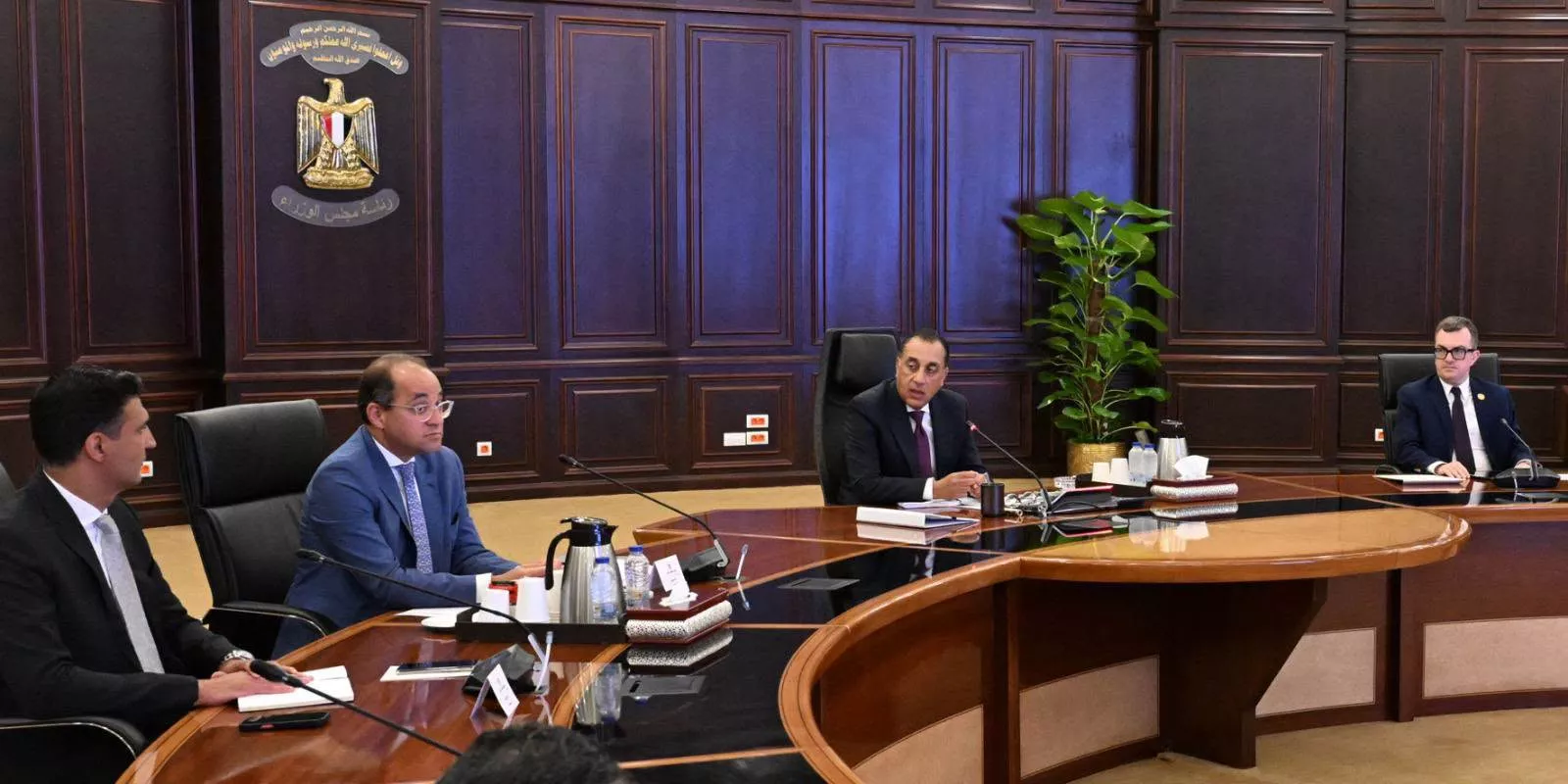 رئيس الوزراء يتابع خطة ترفيق المناطق الصناعية