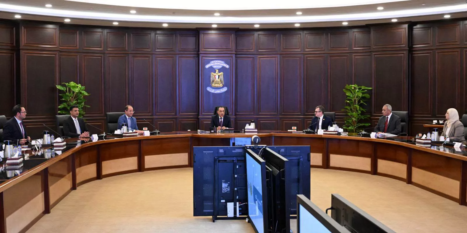 رئيس الوزراء يتابع خطة ترفيق المناطق الصناعية