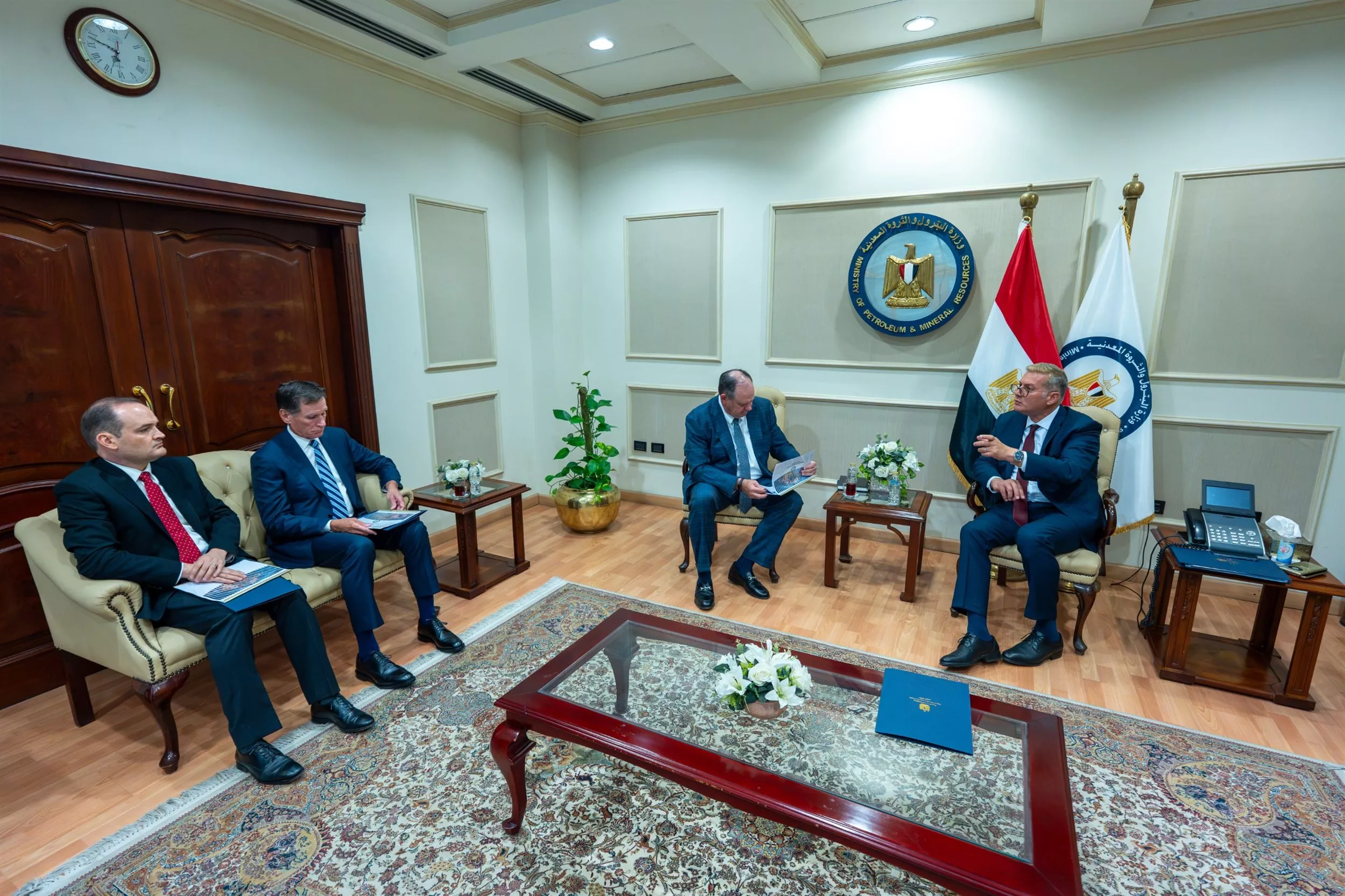  وزير البترول يجتمع مع الرئيس التنفيذي لشركة أباتشي