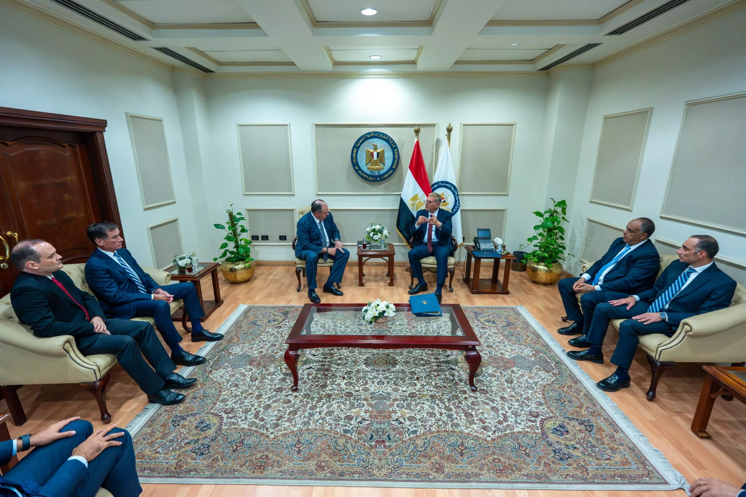  وزير البترول يجتمع مع الرئيس التنفيذي لشركة أباتشي
