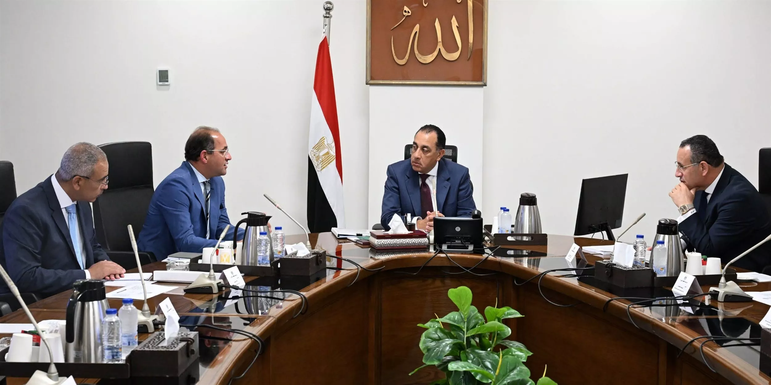 رئيس الوزراء يبحث زيادة حوافز أعضاء هيئة التدريس بالجامعات