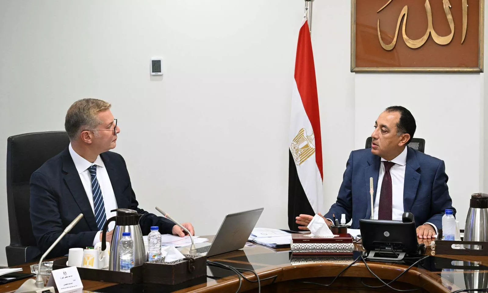 رئيس الوزراء يتابع مع وزير البترول عددا من ملفات العمل