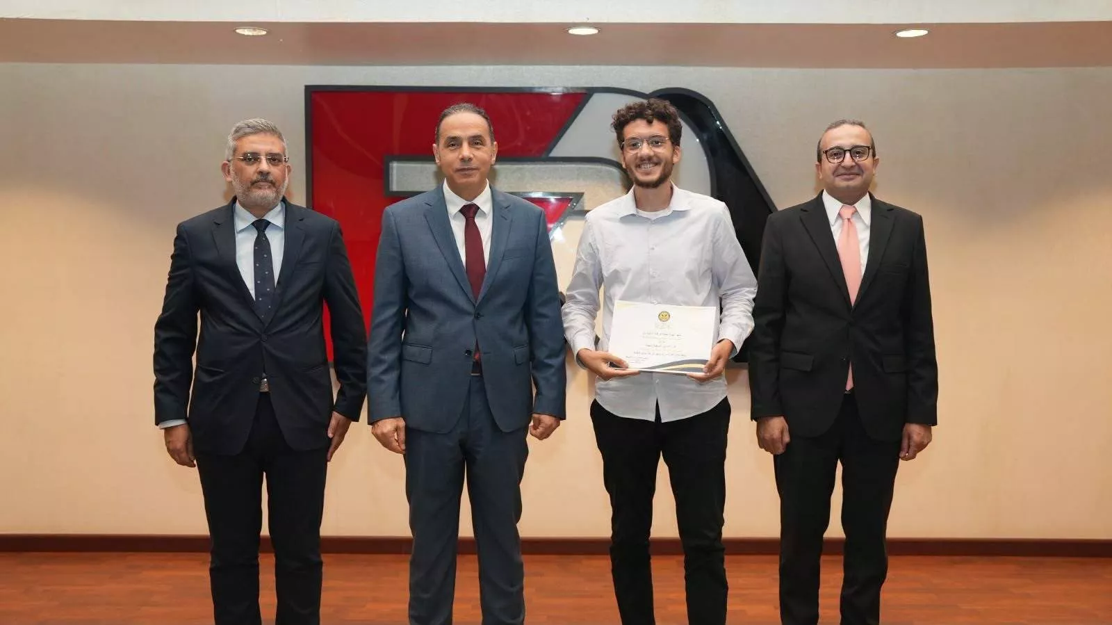 إسلام عزام يستقبل الطلاب المميزين في منحة التدريب الصيفي