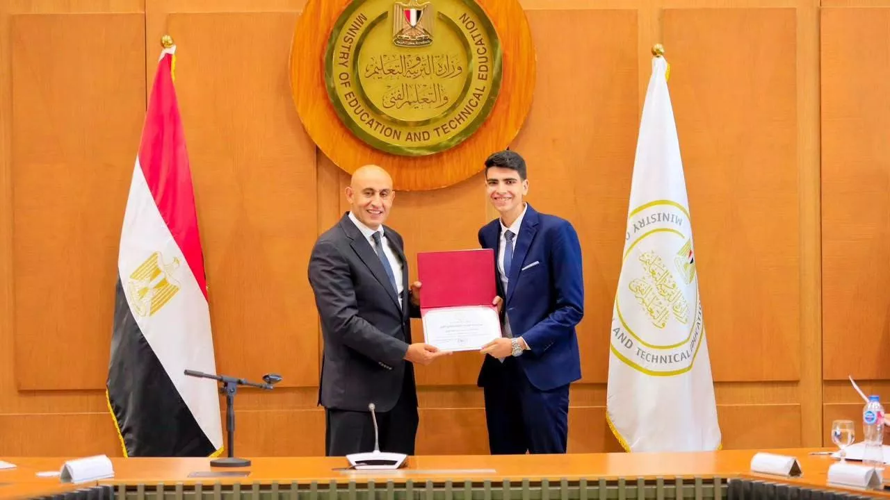 وزير التربية والتعليم يكرم أوائل الثانوية العامة