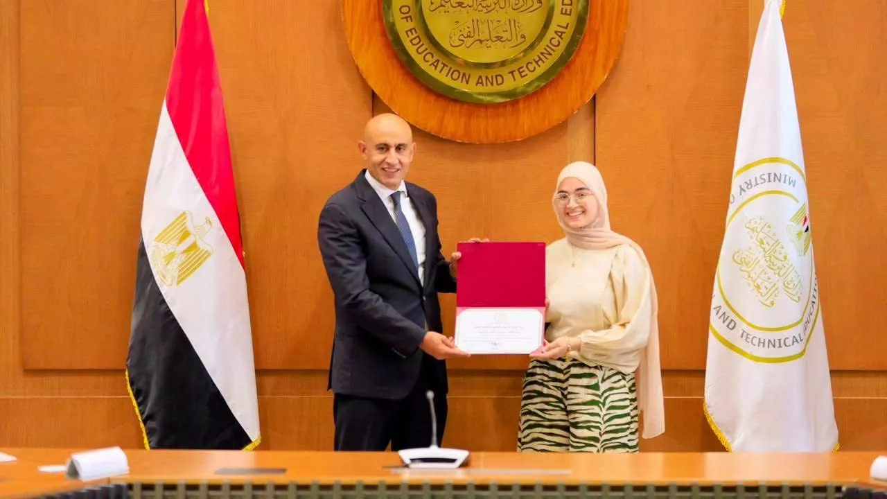 وزير التربية والتعليم يكرم أوائل الثانوية العامة