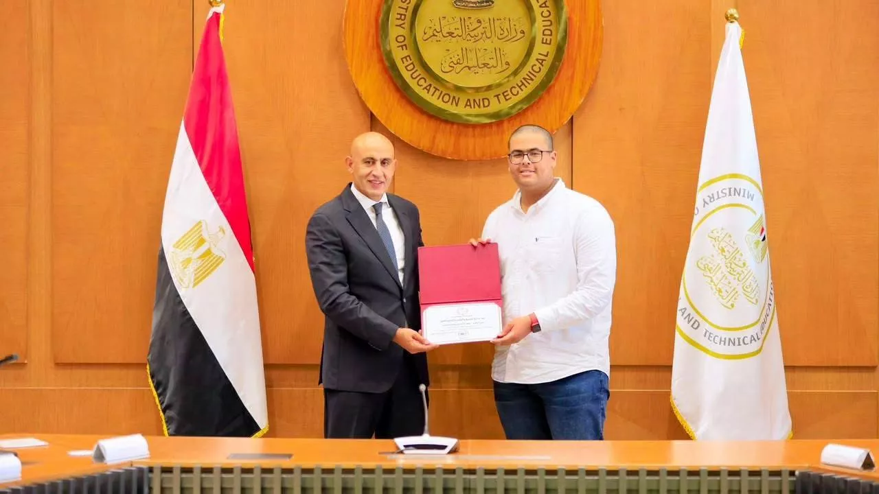 وزير التربية والتعليم يكرم أوائل الثانوية العامة