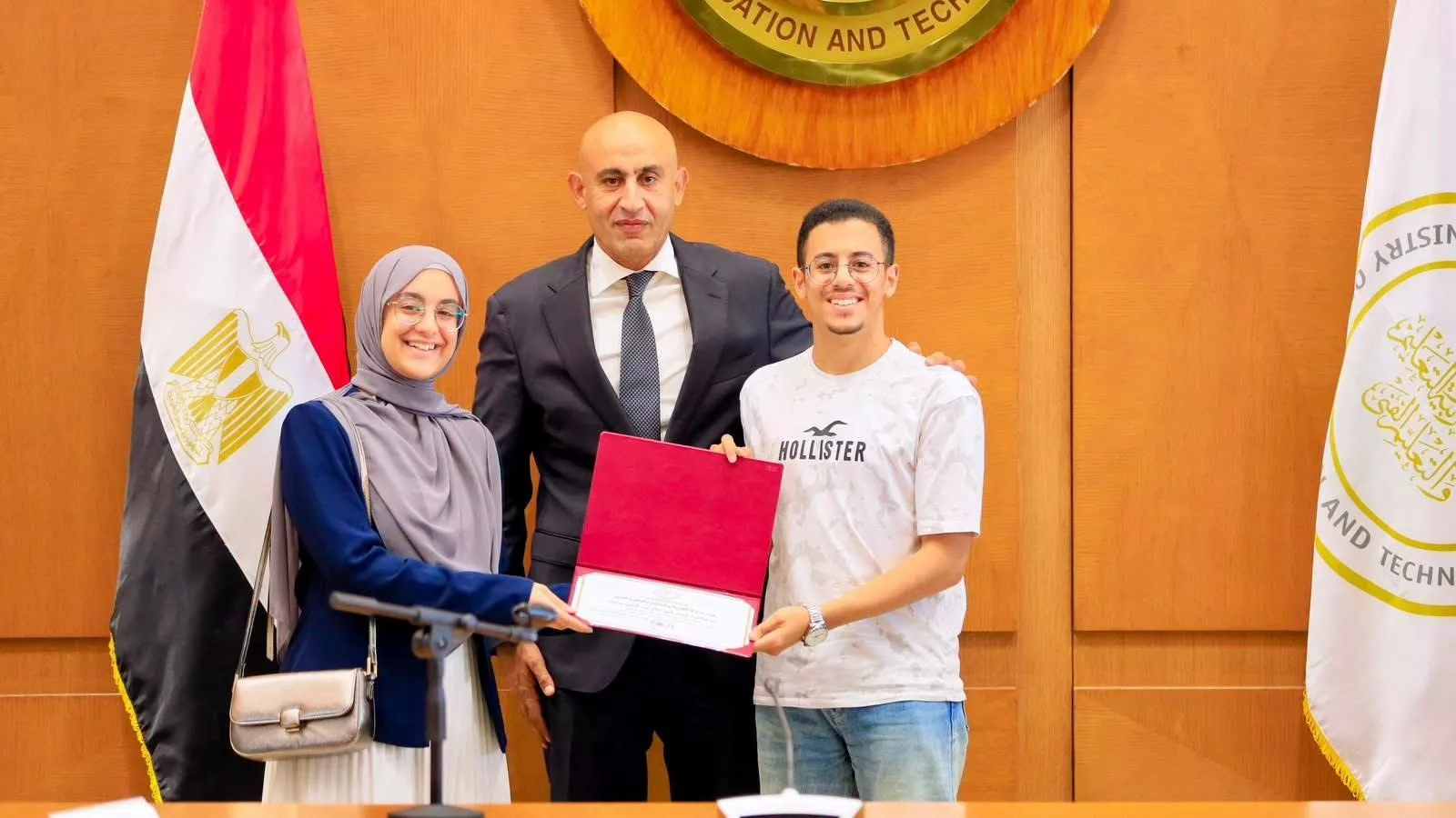 وزير التربية والتعليم يكرم أوائل الثانوية العامة