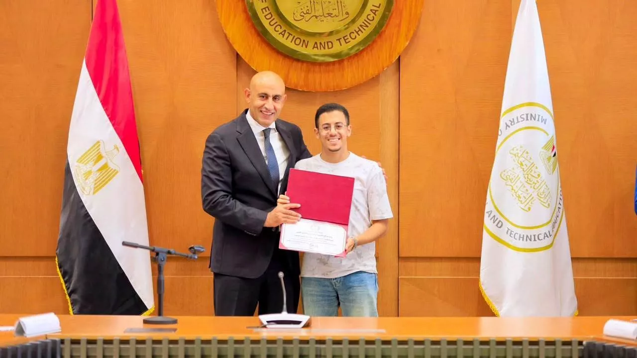 وزير التربية والتعليم يكرم أوائل الثانوية العامة