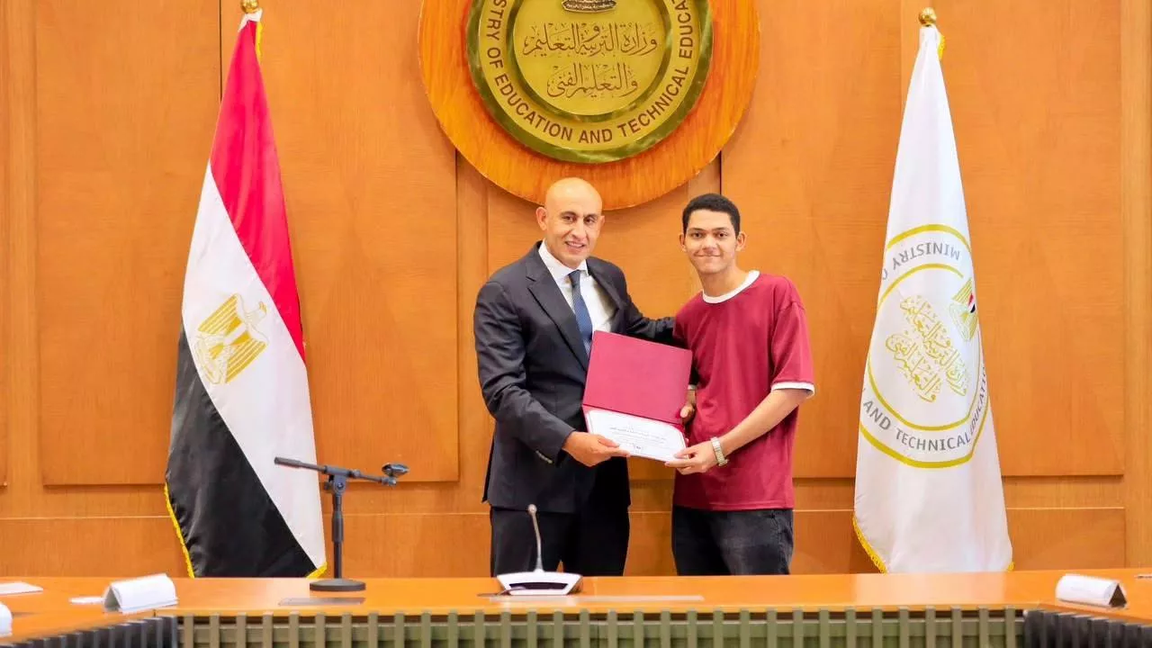وزير التربية والتعليم يكرم أوائل الثانوية العامة