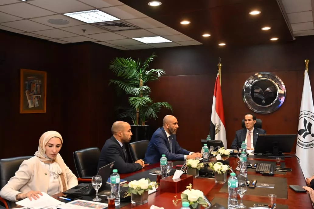 الرئيس التنفيذي لهيئة الاستثمار يلتقي وفد مجموعة موانئ دبي العالمية
