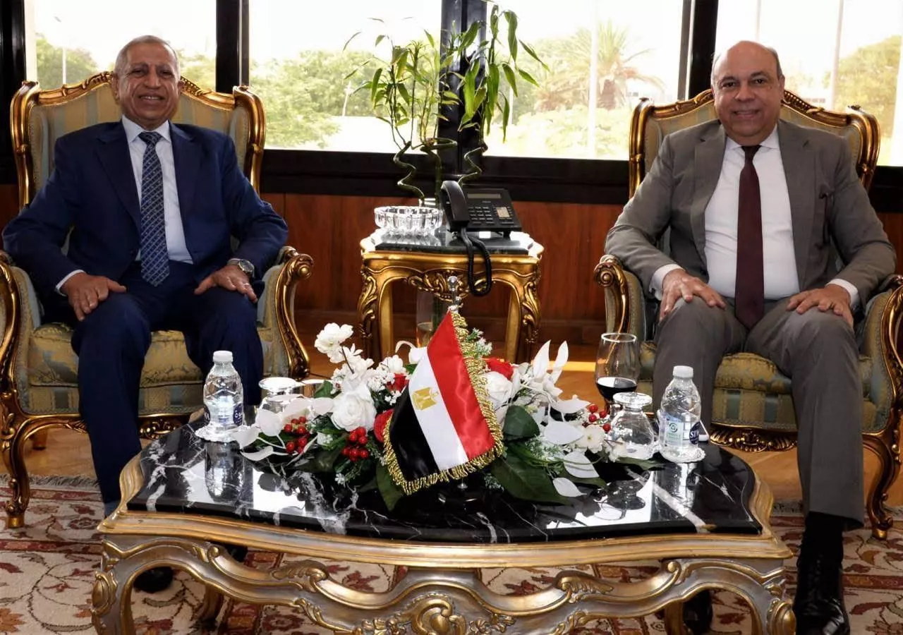 وزير الطيران يجتمع مع رئيس الأكاديمية العربية للعلوم والتكنولوجيا والنقل البحري