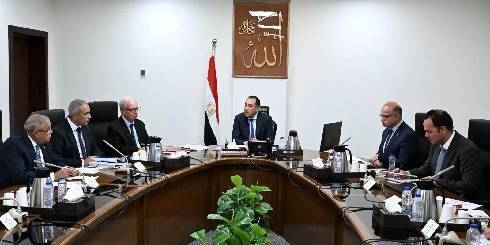 مدبولي يناقش نقل ملكية بعض الشركات من قطاع الاعمال