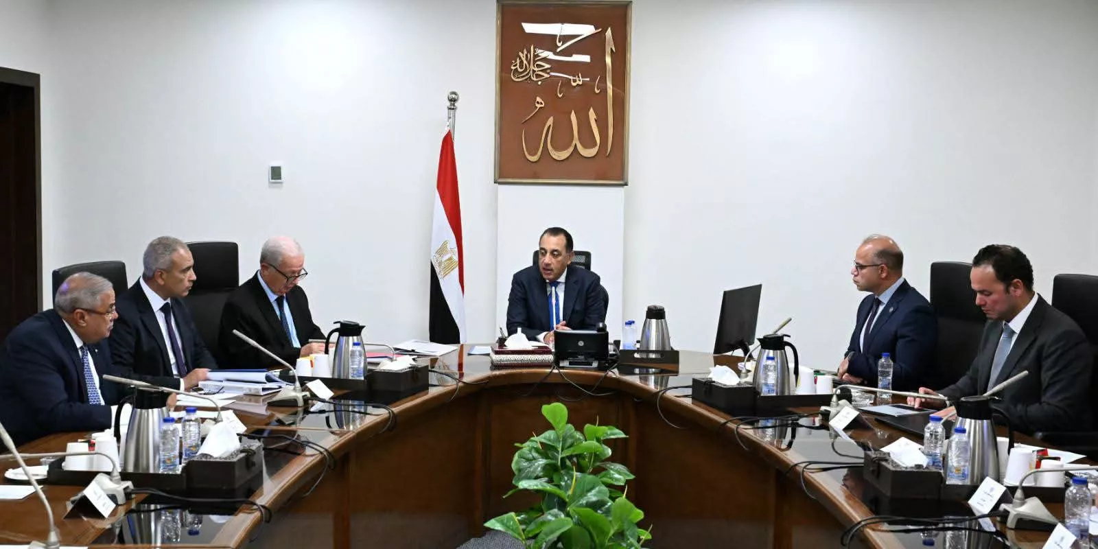 مدبولي يناقش نقل ملكية بعض الشركات من قطاع الاعمال