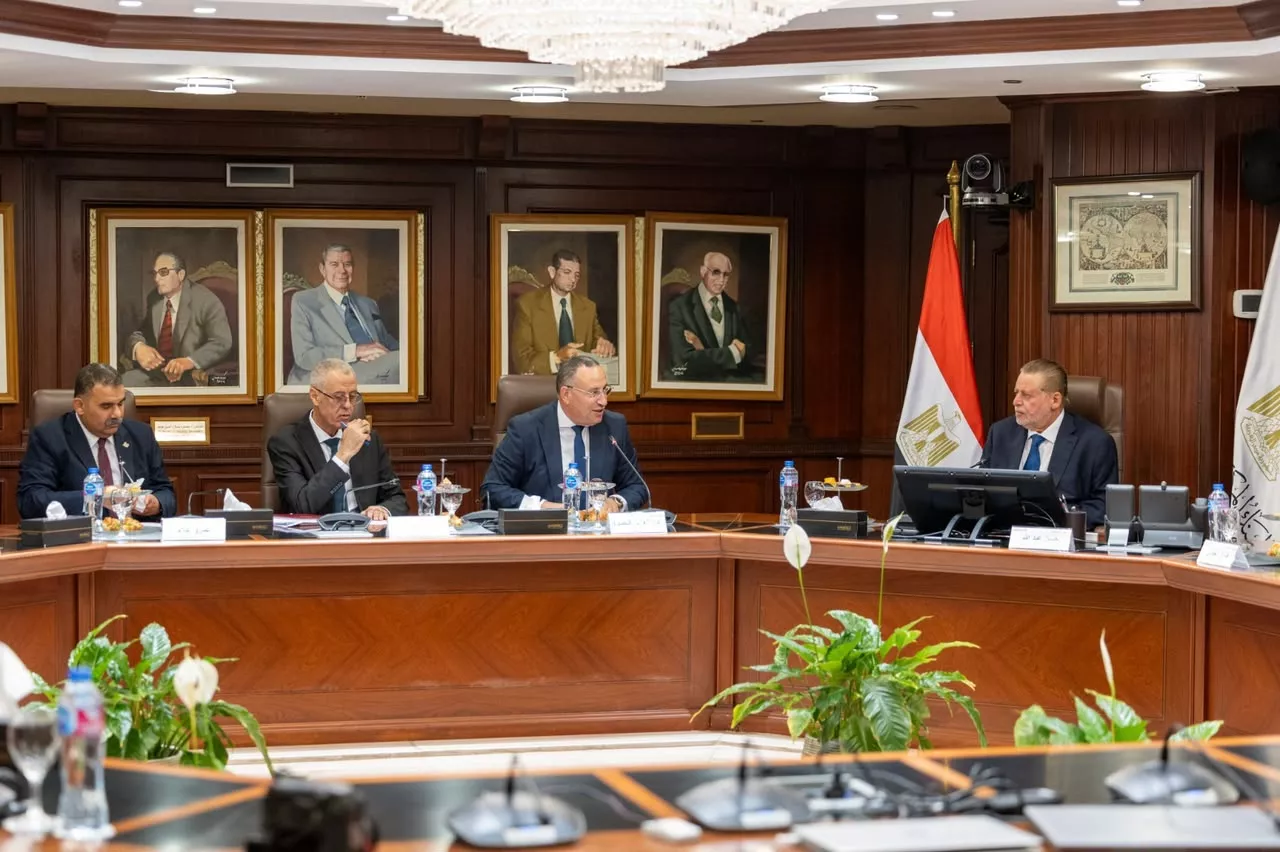 محافظ البنك المركزي ووزير التعليم العالي يتابعون مستجدات منحة علماء المستقبل